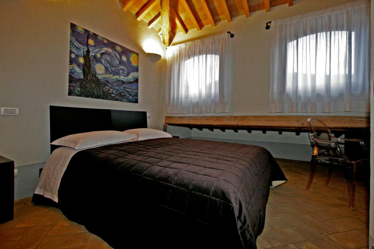 La Locanda Del Vino Nobile B&B Монтепульчано Экстерьер фото